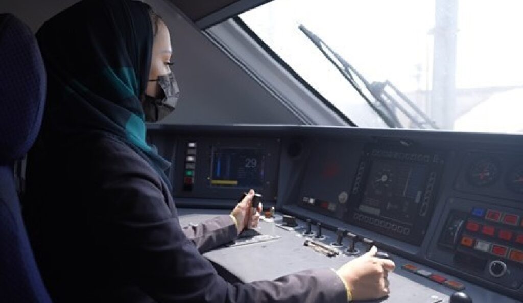 More Saudi women recruits for Haramain services. Image courtesy of Renfe KSA.